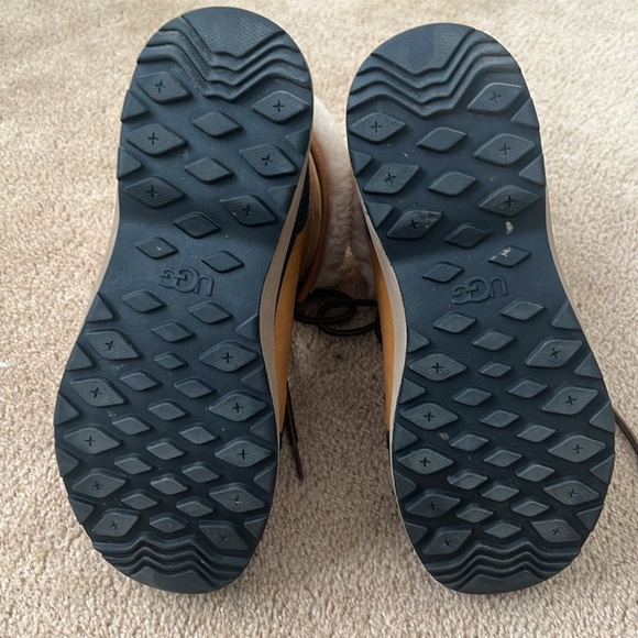 UGG Adirondack Boots III - Picture 2 of 5